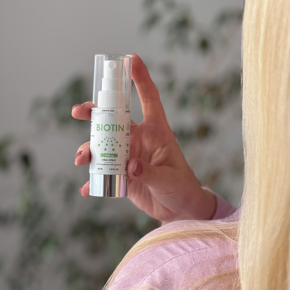 NorVita spreivitamiin Biotiin naise käes