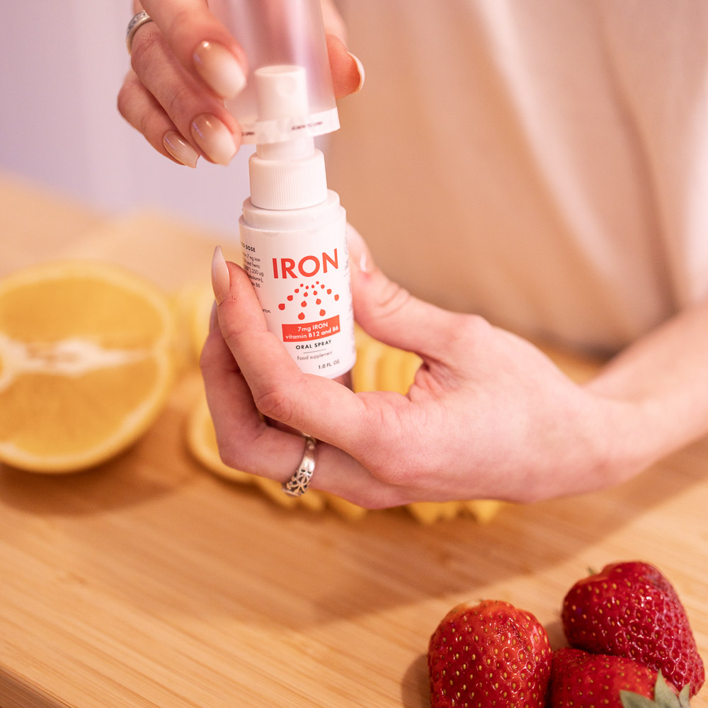 NorVita Raud toidulisand 30ml naise käes