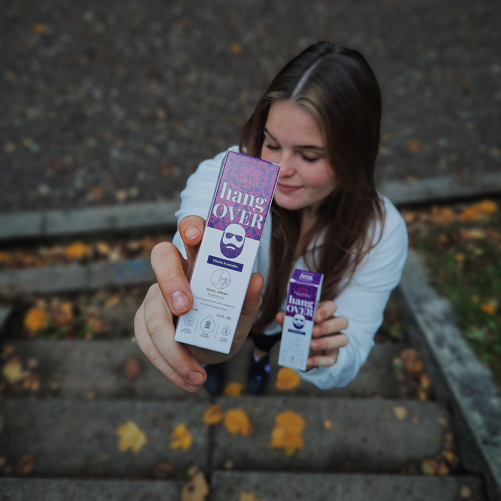 hangOVER vitamiin naise käes