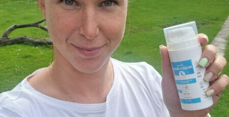 Maris hoiab käes magneesiumi, mis toetab teda sporti tehes