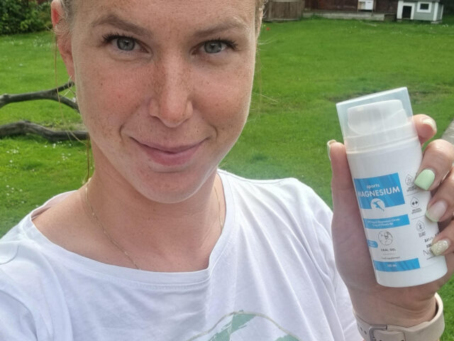 Maris hoiab käes magneesiumi, mis toetab teda sporti tehes
